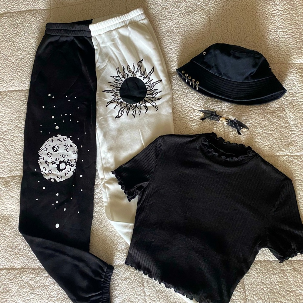 ✨NWOT Split Color, Sun and Moon Jogger✨